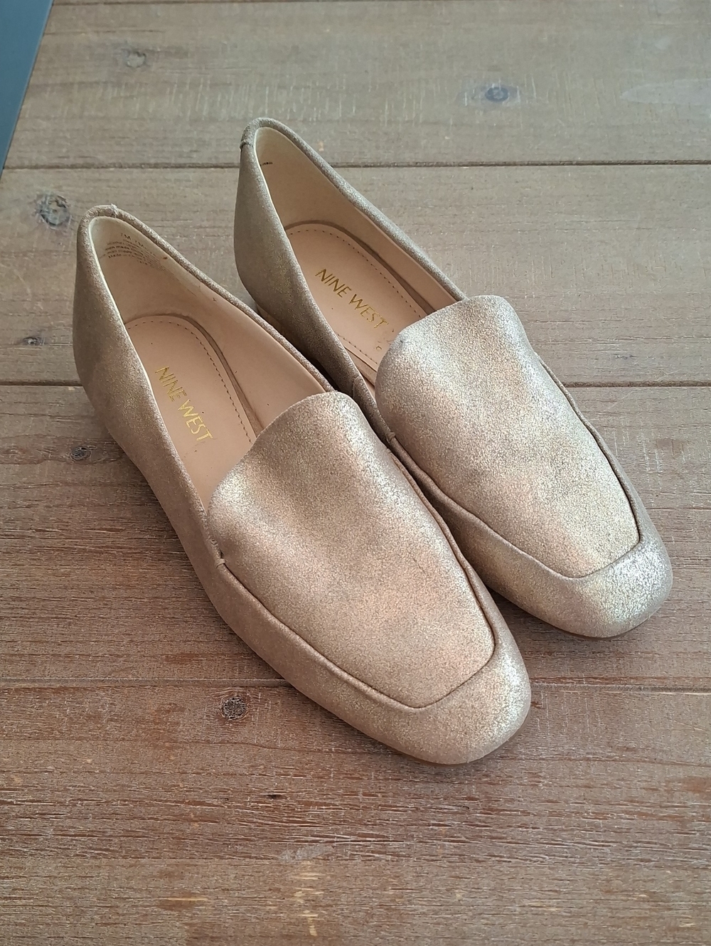 Nine West Classic Gold Leather Loafers with Metallic Heel Accent (Size US 7)